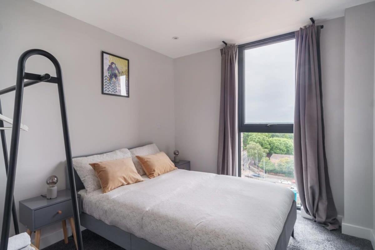 Fantastic 3 Bedroom Manchester Apartment Exterior foto