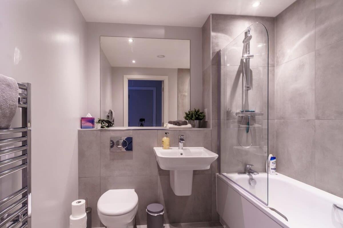 Fantastic 3 Bedroom Manchester Apartment Exterior foto